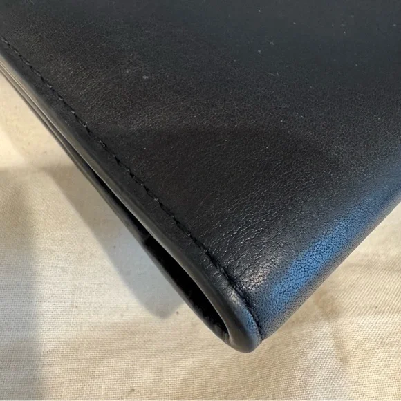 Shinola Little Birdy Wallet Crossbody Bag in black - Picture 5 of 12